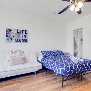 Stylish Ocean Dr Apt W/ 2 Queen Beds, Across Beach